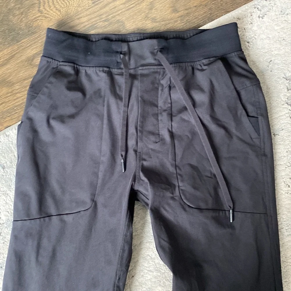 Men's LULULEMON Black Jogger Pants - Picture 3 of 4